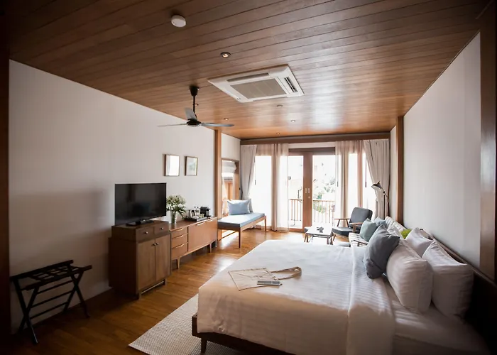 Chann Noi Hotel 3*