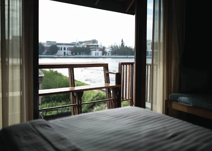 Chann Noi Hotel 3*